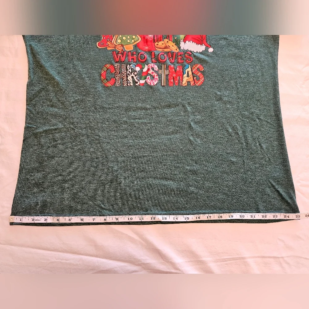 "Just a Girl Who Loves Christmas" Green Tee, 2XL, NWT - Picture 6 of 9